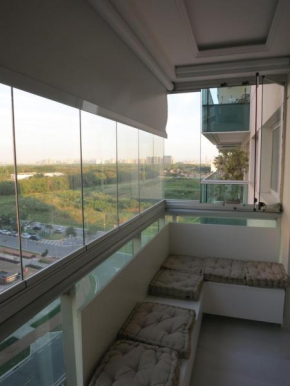 Apartamento luxuoso na Barra com piscina e garagem